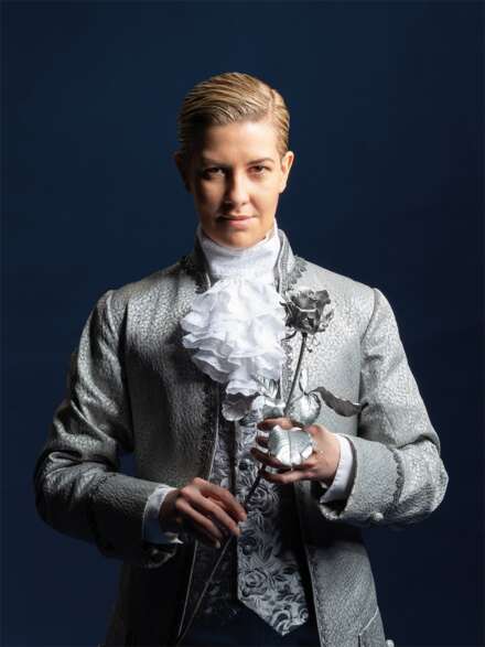 Emma Sventelius som Octavian