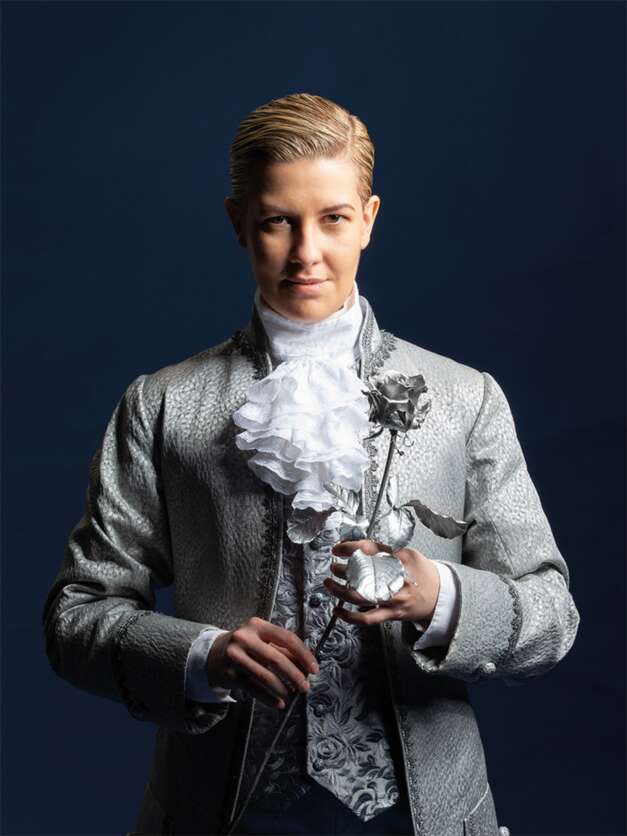 Emma Sventelius som Octavian